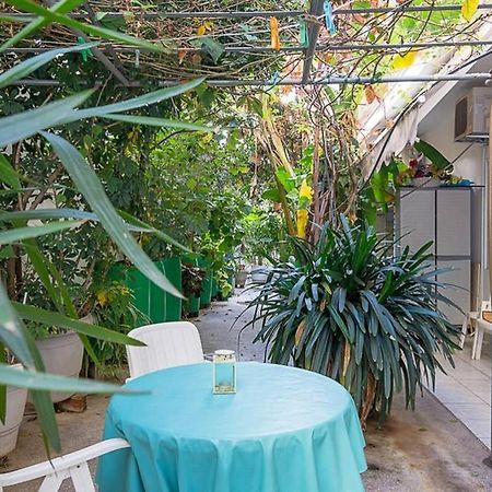 Vintage Style Apartment With Beautiful Backyard Atina Dış mekan fotoğraf