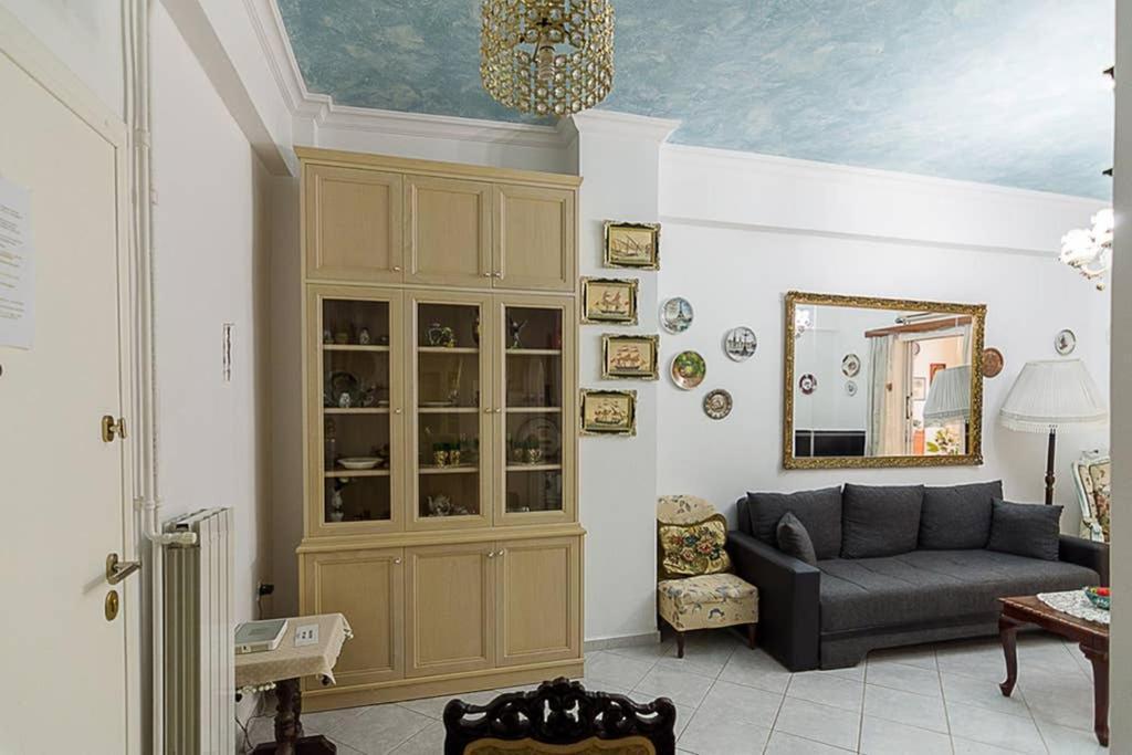 Vintage Style Apartment With Beautiful Backyard Atina Dış mekan fotoğraf