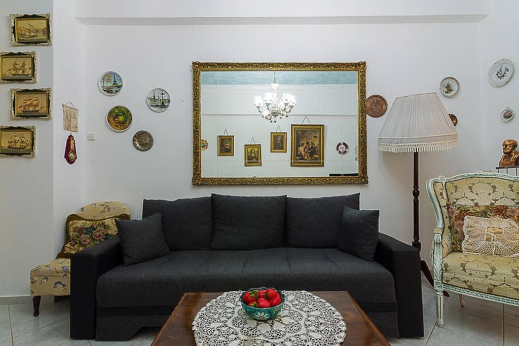 Vintage Style Apartment With Beautiful Backyard Atina Dış mekan fotoğraf