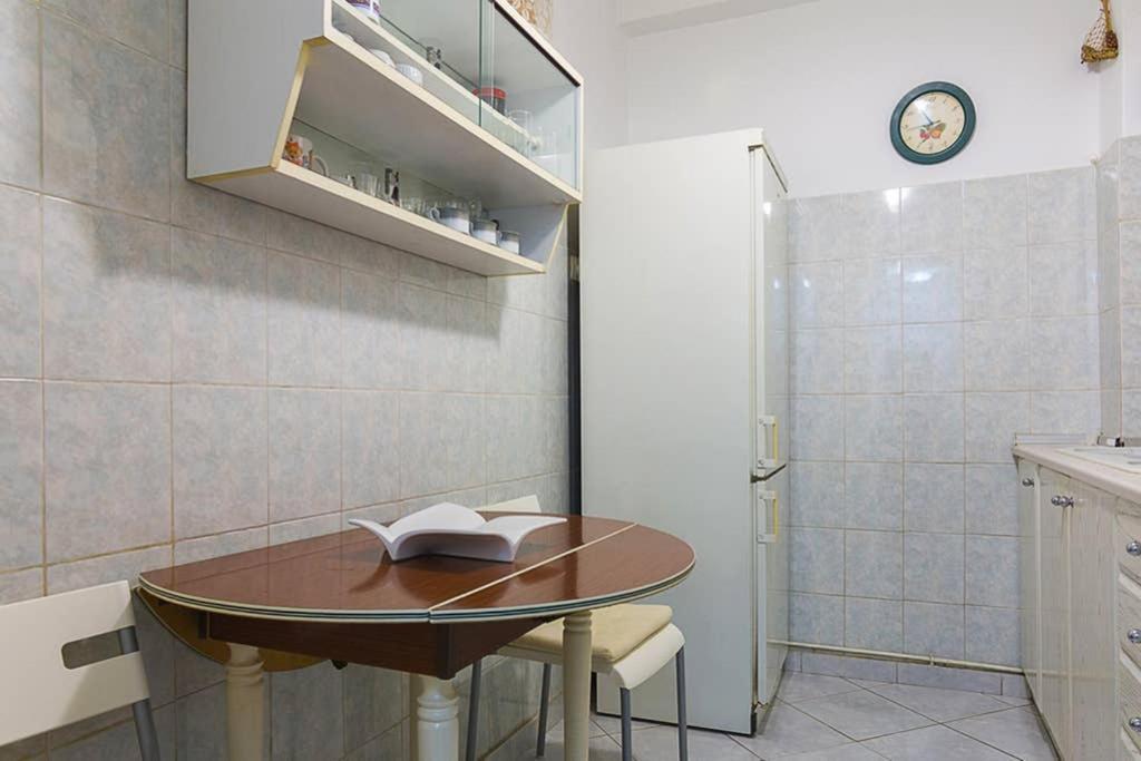 Vintage Style Apartment With Beautiful Backyard Atina Dış mekan fotoğraf