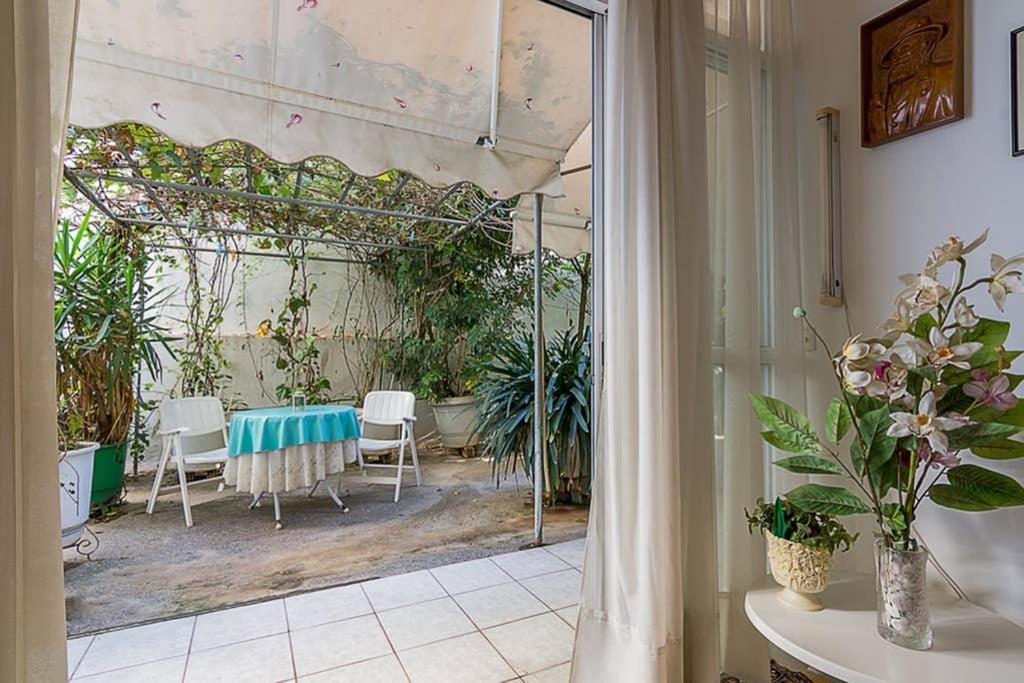 Vintage Style Apartment With Beautiful Backyard Atina Dış mekan fotoğraf