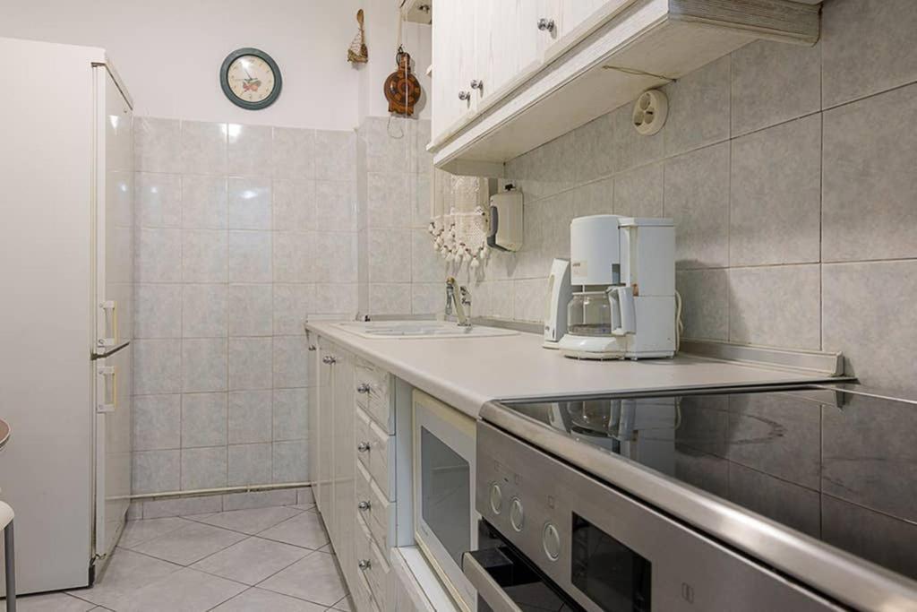 Vintage Style Apartment With Beautiful Backyard Atina Dış mekan fotoğraf