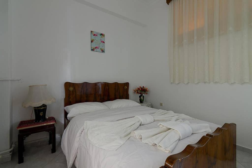 Vintage Style Apartment With Beautiful Backyard Atina Dış mekan fotoğraf