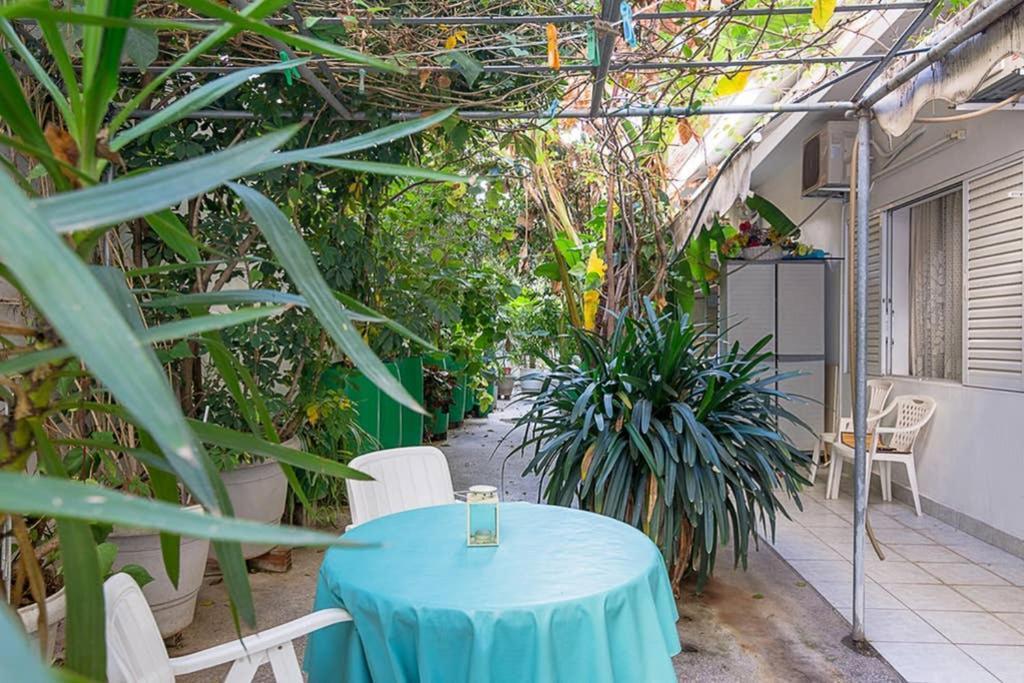 Vintage Style Apartment With Beautiful Backyard Atina Dış mekan fotoğraf