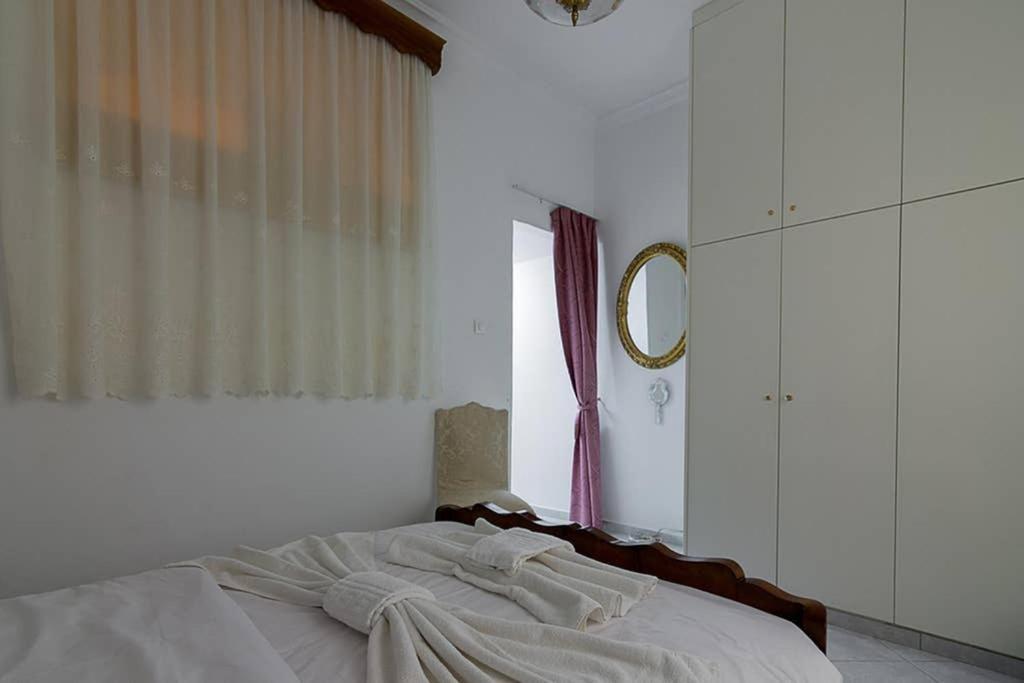 Vintage Style Apartment With Beautiful Backyard Atina Dış mekan fotoğraf