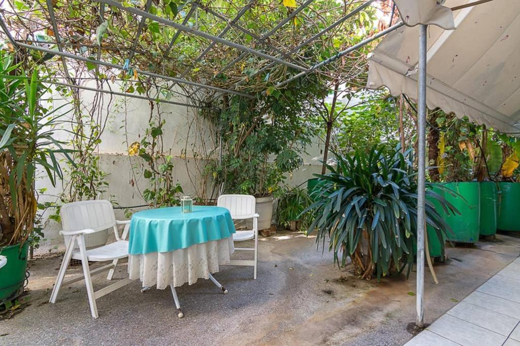 Vintage Style Apartment With Beautiful Backyard Atina Dış mekan fotoğraf
