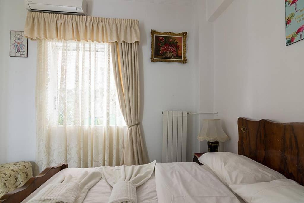 Vintage Style Apartment With Beautiful Backyard Atina Dış mekan fotoğraf