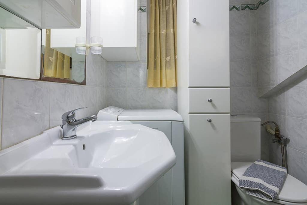 Vintage Style Apartment With Beautiful Backyard Atina Dış mekan fotoğraf