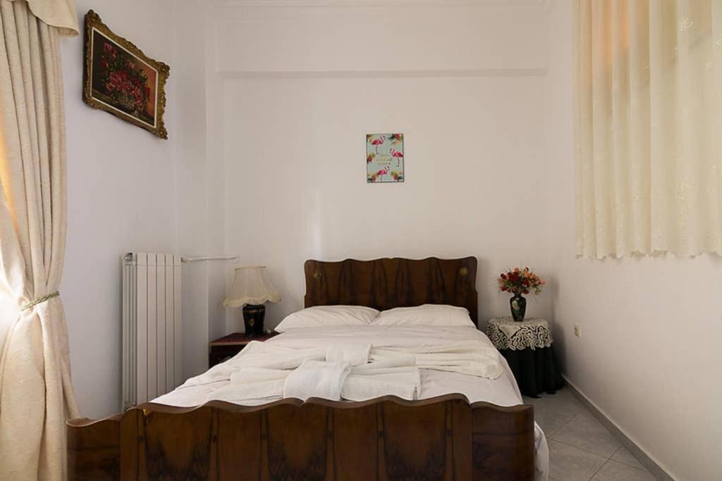 Vintage Style Apartment With Beautiful Backyard Atina Dış mekan fotoğraf