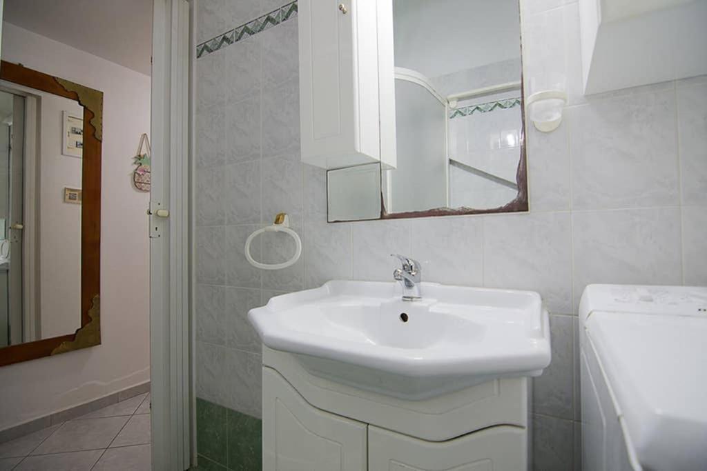 Vintage Style Apartment With Beautiful Backyard Atina Dış mekan fotoğraf